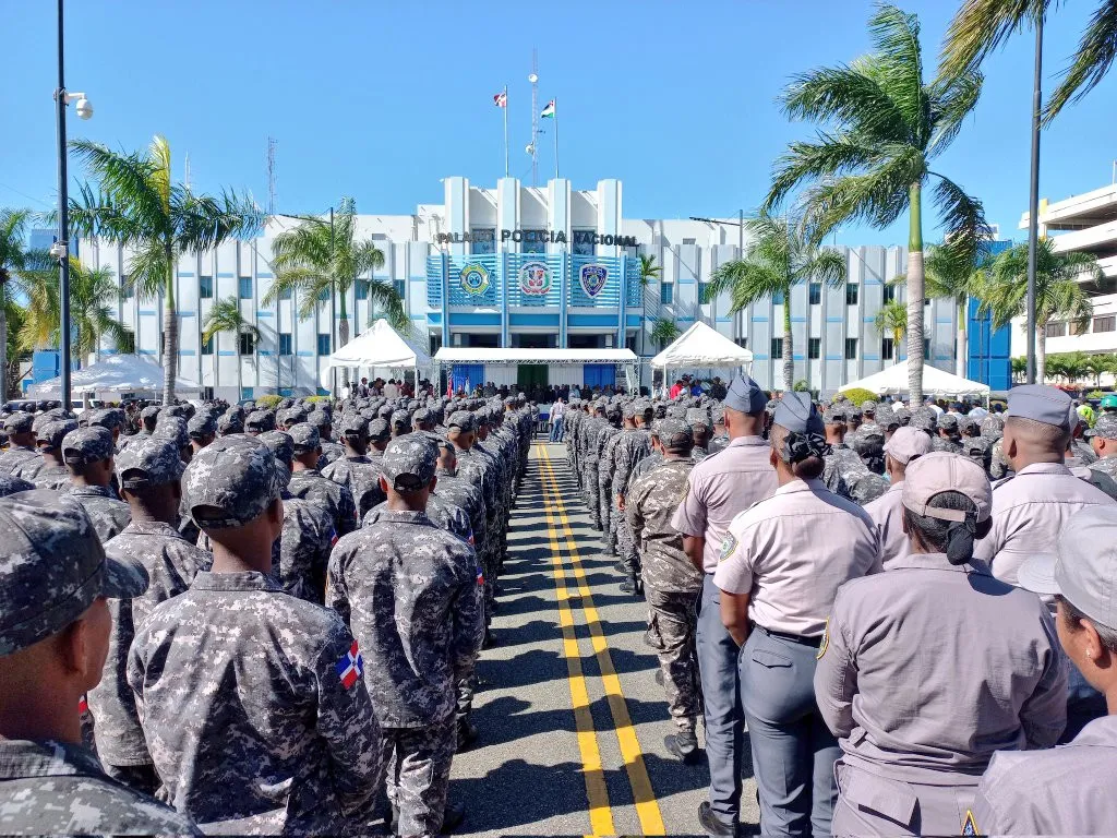 Abinader otorga ascensos a más de 4,800 miembros de la Policía Nacional