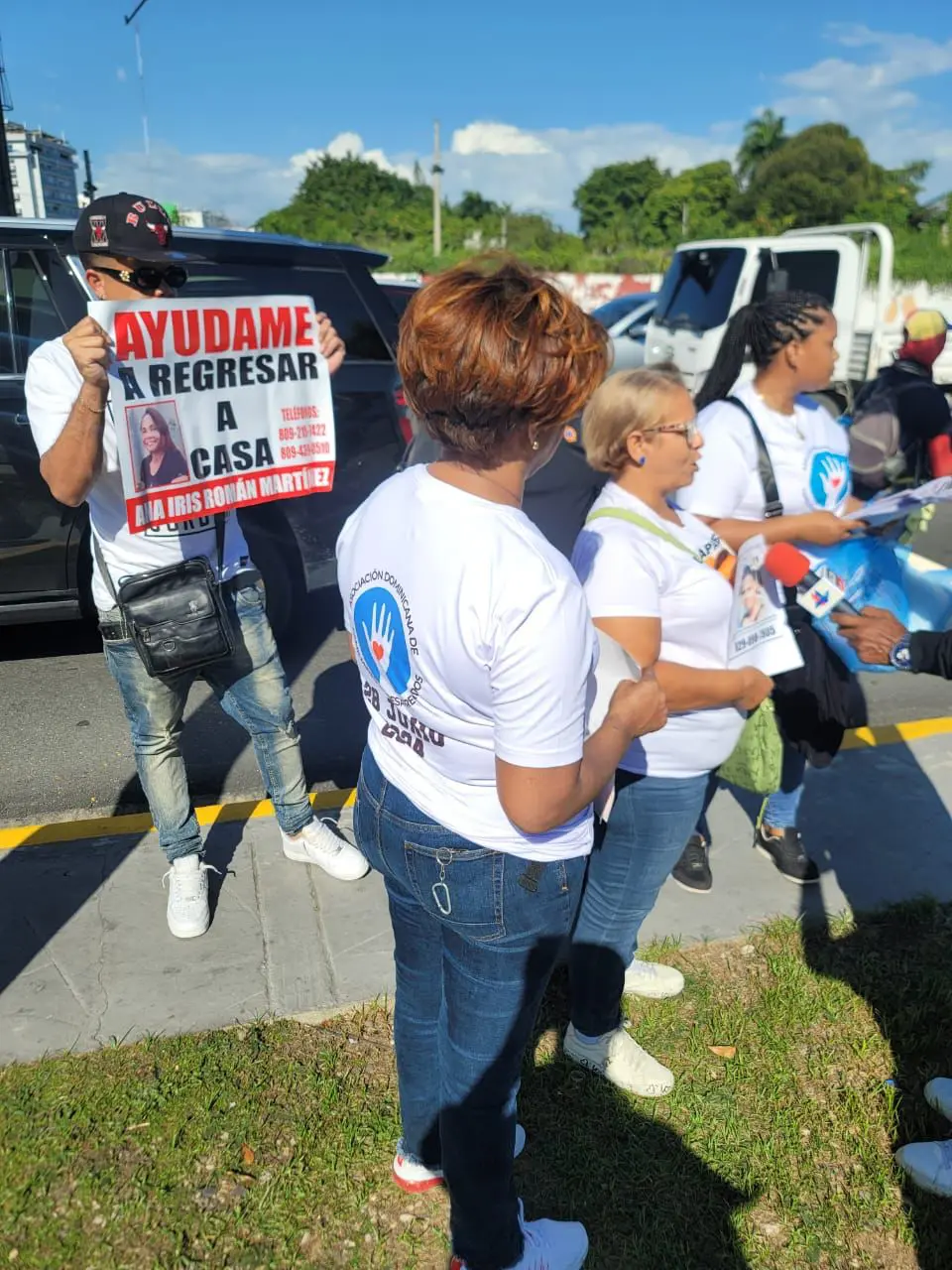 ASODOFADE realiza Jornada de Pega de afiches para activar búsqueda de familiares