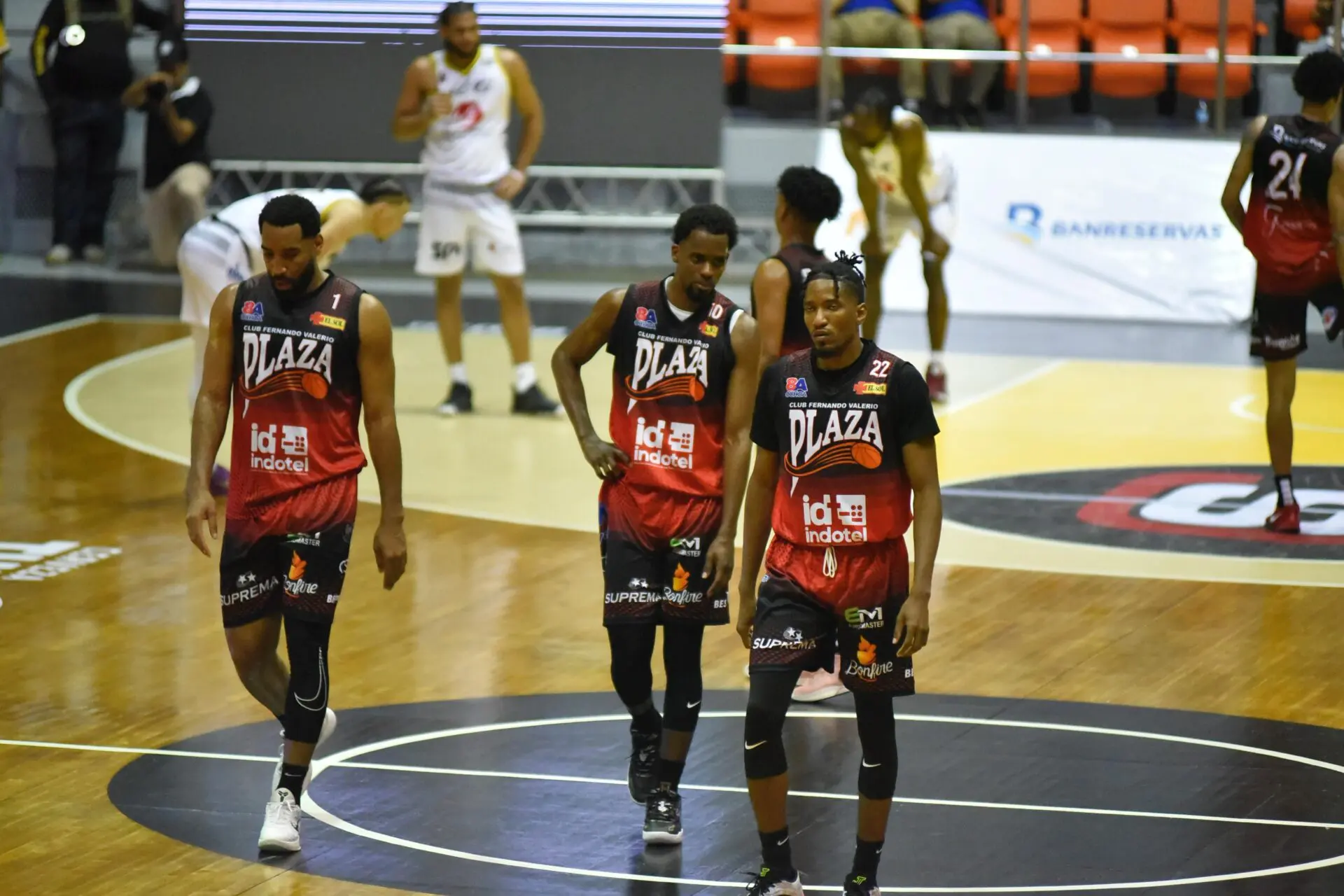 Plaza Mantiene su Invicto en el Inicio del TBS de Santiago