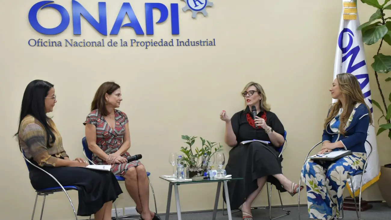 Brechas de Género en STEM y Propiedad Industrial: Desafíos para la Mujer Dominicana