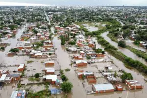 La tragedia en Bahía Blanca evidencia la crisis climática de Argentina, según ecologistas