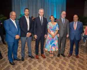 Ricardo Canalda, Smeldy Ramírez, Miguel Baruzze, Mercedes Canalda de Beras-Goico, Alejandro Fernández y José Antonio Colomer. FUENTE EXTERNA