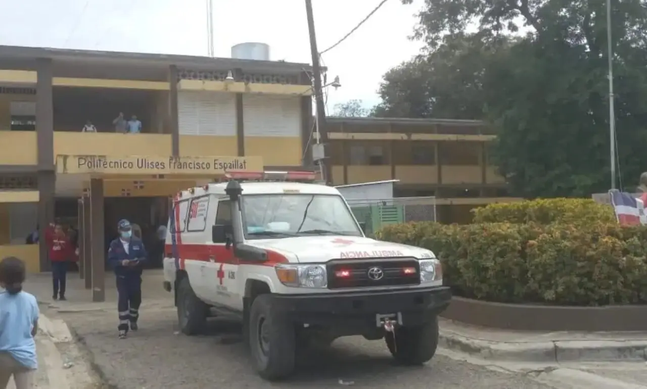 Hallan armas blancas y vapers en politécnico UFE en Santiago