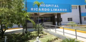 Paciente se suicida en baño de hospital de Puerto Plata