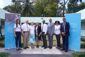 Iglesia de Jesucristo entrega materiales pedagógicos y otros equipos a Fundación Albergue de SDN