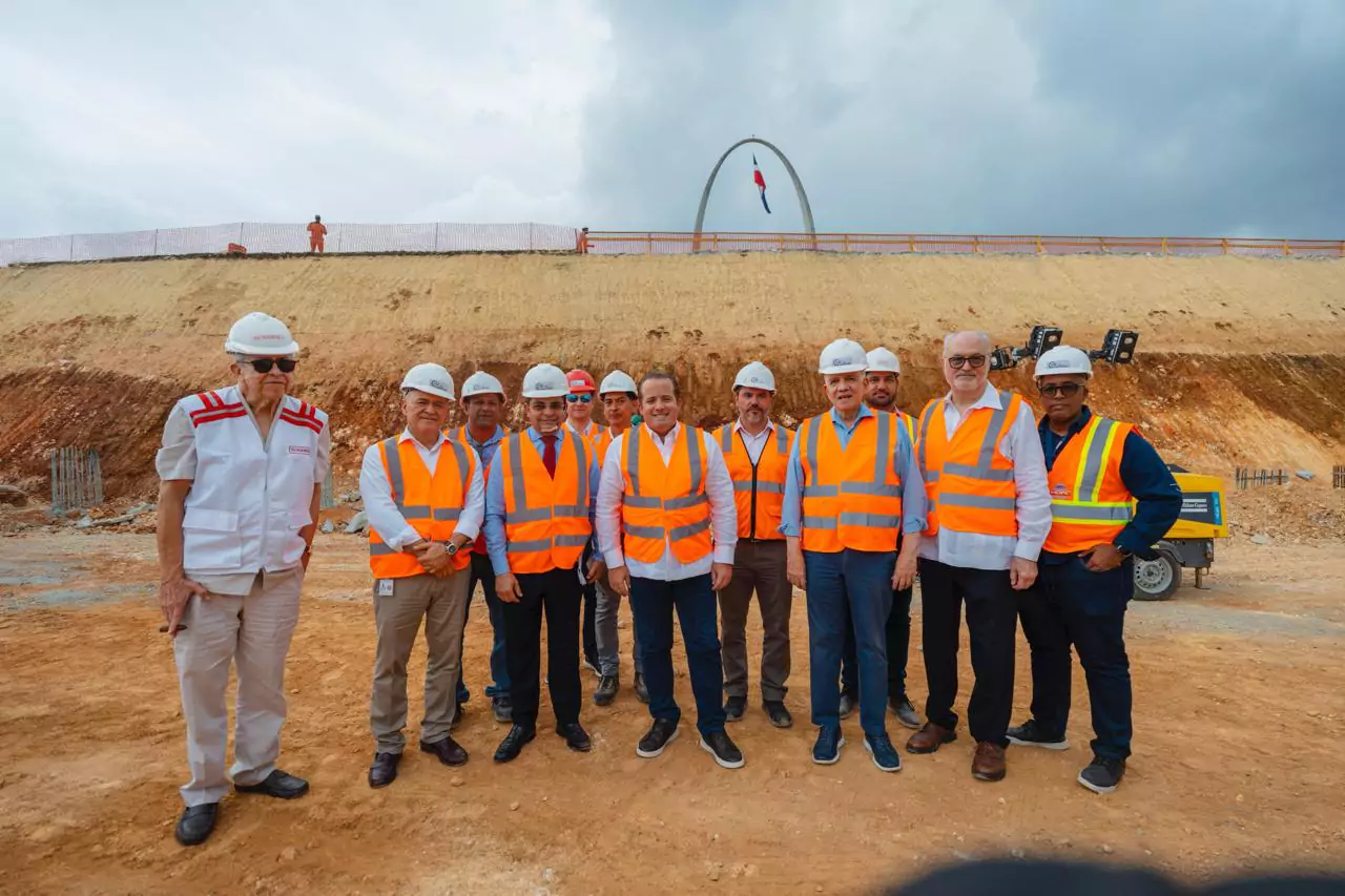 Gobierno supervisa avances en construcción de túnel en Plaza de la Bandera y paso a desnivel en Isabel Aguiar