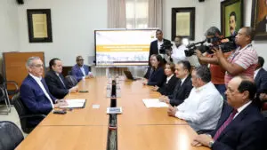 Pleno JCE presenta proyecto de nueva cédula de identidad al presidente Luis Abinader