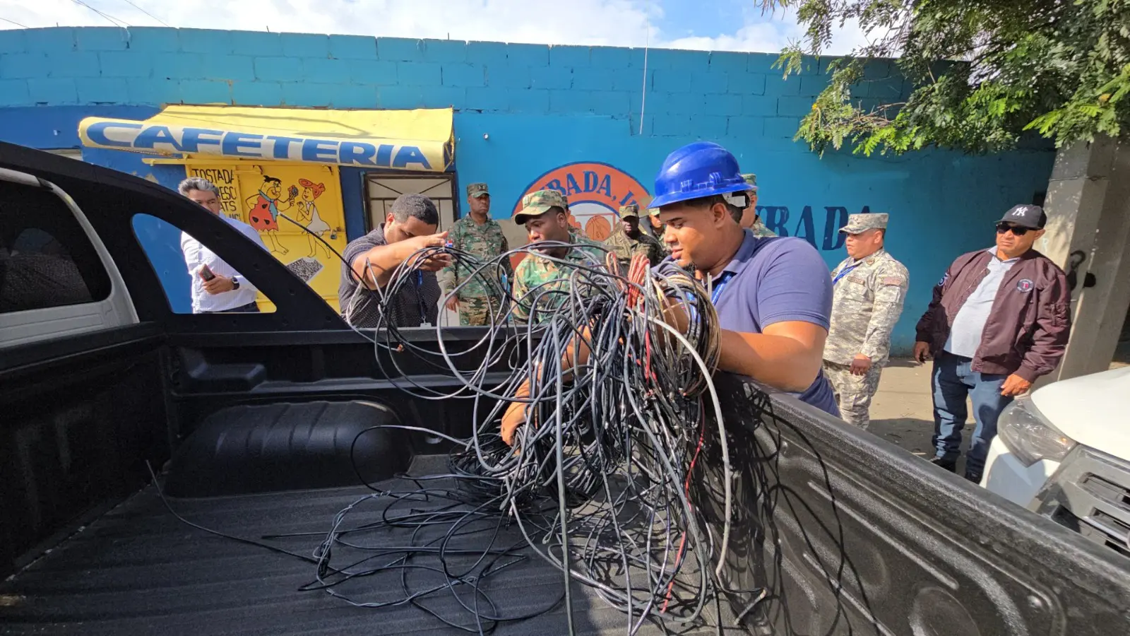 Edenorte desmantela 15 usuarios irregulares en Mercado Central Municipal de Pueblo Nuevo