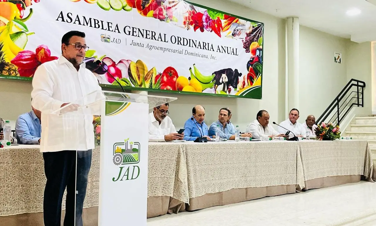 Juramentan a Roberto Serrano P. como Nuevo Presidente del Consejo de Directores de la JAD