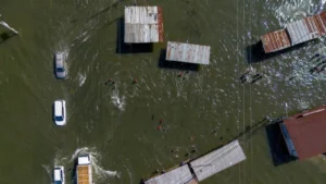 Más de 14,000 damnificados y 111,000 afectados por la temporada de lluvias en Ecuador