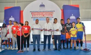 Abinader entrega en Azua centro deportivo con inversión de 40 millones de pesos