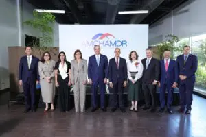 Abinader afirma en Almuerzo de AMCHAMDR que RD de hoy está más fuerte, más próspera y preparada para el futuro que nunca