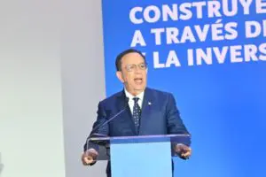 Valdez Albizu envía mensaje a inversionistas y público en general sustentado en la estabilidad macroeconómica de RD