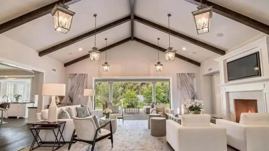 La nueva casa de $17.5 millones de Jennifer López por dentro