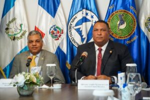 El vicepresidente del PARLACEN, Ramón Emilio Goris, y el secretario de la Junta Directiva, diputado Eddy Antonio Germán.