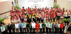 Atletas galardonados el año pasado junto a directivos de UDESA e invitados especiales