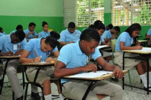 Dan a conocer las escuelas y colegios con mejores resultados en Pruebas Nacionales 2024
