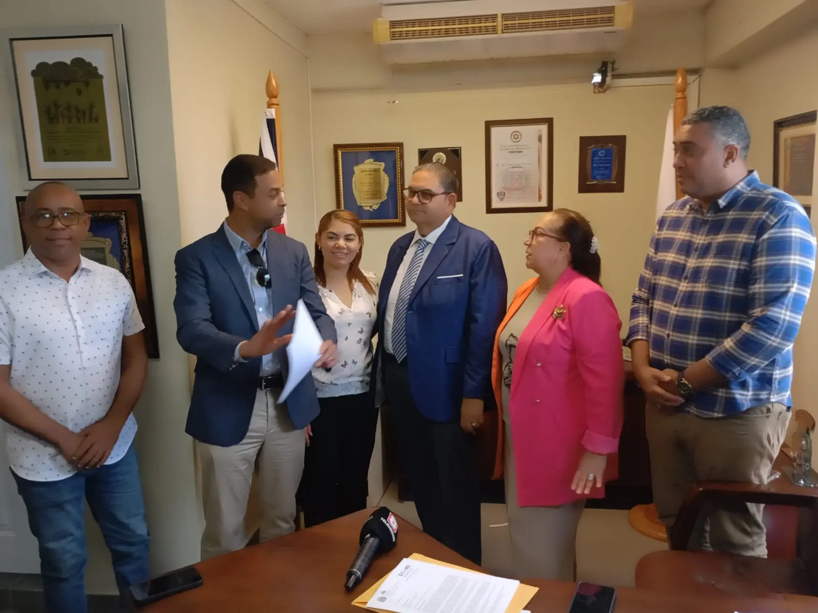 Presidencia entrega fondos para construcción de viviendas en Puñal