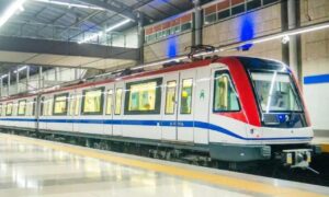 Parálisis del Metro de Santo Domingo provoca caos en estaciones durante hora pico