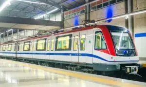 Parálisis del Metro de Santo Domingo provoca caos en estaciones durante hora pico