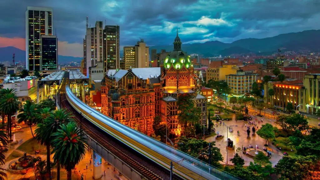Medellín, vibrante, residente y maravillosa y de las más populares sin visa para dominicanos