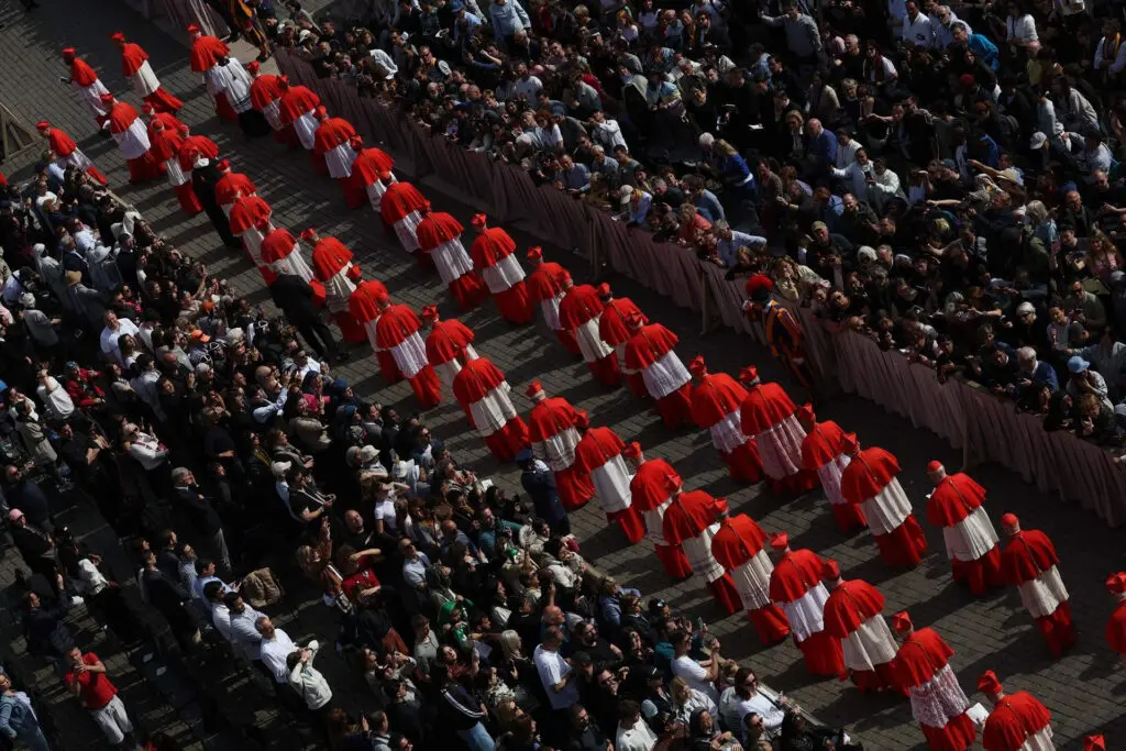 Cuánto ganan en el Vaticano: el salario mensual de los cardenales