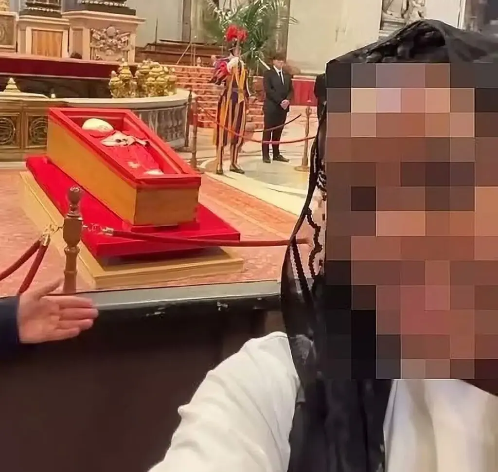 Selfies frente al papa Francisco: ¿la muerte convertida en espectáculo?