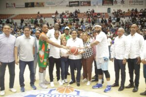 Ministerio de Deportes aporta un millón de pesos para el Torneo de Baloncesto Superior de La Romana 2025
