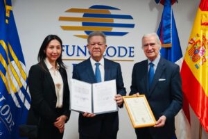 Leonel Fernández es designado Miembro de Honor de la Fundación Carlos III de España
