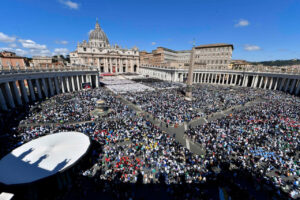 Roma brinda al papa Francisco un adiós multitudinario en su último viaje 
