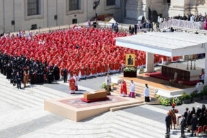 Roma brinda al papa Francisco un adiós multitudinario en su último viaje 