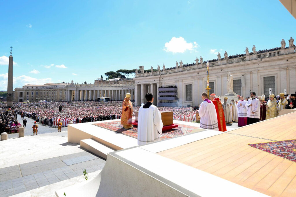 Roma brinda al papa Francisco un adiós multitudinario en su último viaje 