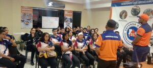La Defensa Civil felicita a cada uno de los estudiantes participantes por su entusiasmo y compromiso con su preparación en esta importante área.