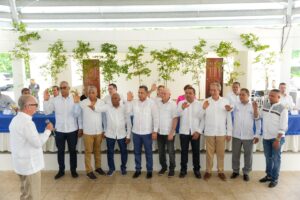 Comerciantes mayoristas de La Vega juramentan nueva directiva periodo 2025 2027