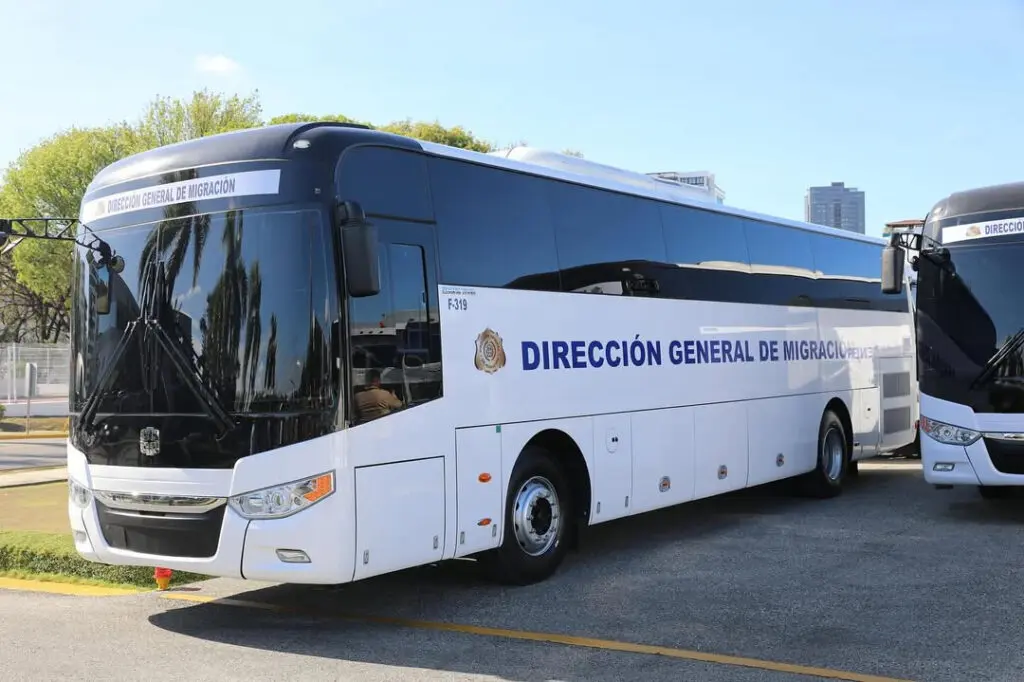 Así son los nuevos vehículos de deportación en RD
