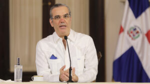Abinader invitará a los expresidentes a conversar sobre crisis haitiana