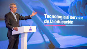 Abinader destaca conquistas de estudiantes dominicanos en competencias de ciencia, tecnología, ingeniería, arte y matemáticas