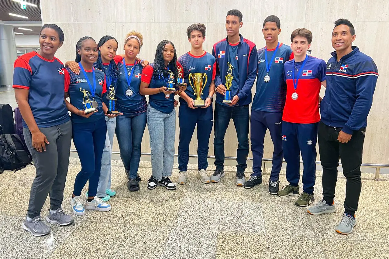 La entrenadora Johenny Valdez, los atletas Arianna Estrella, Eduanny de la Cruz, Yismeily Guerrero, Dafne Sosa, Rafael Cabrera, Eduardo Darley, Yoel Mendoza y Ramón Vila Mena, así como el técnico Samuel Gálvez.