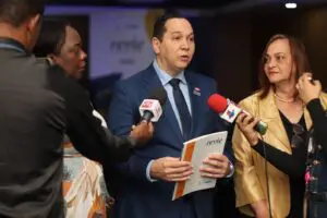 Ideice presenta edición impresa de Revie, revista especializada en producción científica educativa