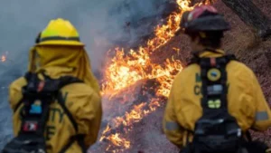 Siguen las labores de extinción del fuego en Jerusalén, que ha pasado de 11 a 5 sectores