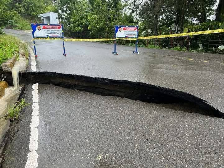 Carretera Gaspar Hernández-Tenares colapsa a causa de las lluvias