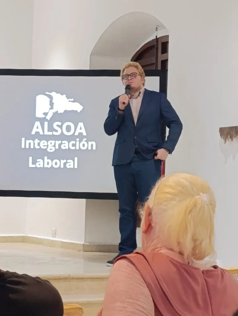 Personas con albinismo comparten experiencia profesional; promueven su inclusión laboral (2)