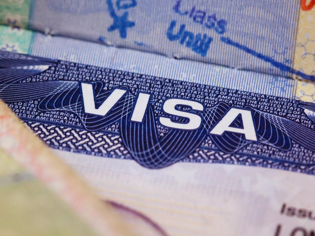 Lotería de visas 2025-2026: Revisa si eres elegible para Green Card