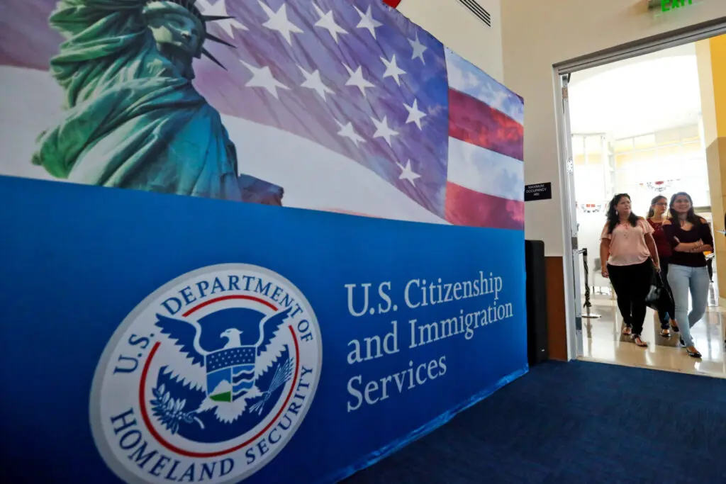 Lotería de visas 2025-2026: Revisa si eres elegible para Green Card