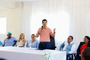Wellington Arnaud lleva soluciones al sector Los Taínos, Guayabal, provincia Azua