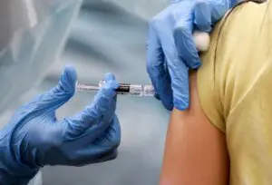Ecuador intensifica la vacunación ante casos de tosferina y fiebre amarilla