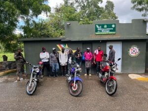 Ejército detiene grupo de haitianos indocumentados que se transportaba en motocicletas