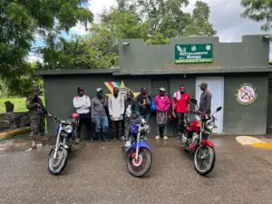 Ejército detiene grupo de haitianos indocumentados que se transportaba en motocicletas