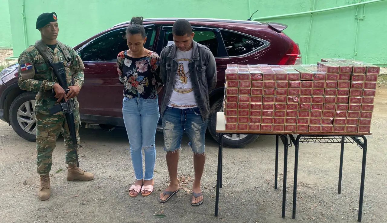 Ejército arresta pareja con contrabando de 39 mil cigarrillos oculto en una jeepeta en Santiago Rodríguez