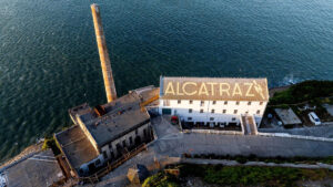 ¿Cómo es Alcatraz, la cárcel temida que Trump propone reabrir?